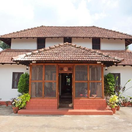 Sardar Bahadur'S Heritage Bungalow Estate Stay Napoklu Dış mekan fotoğraf