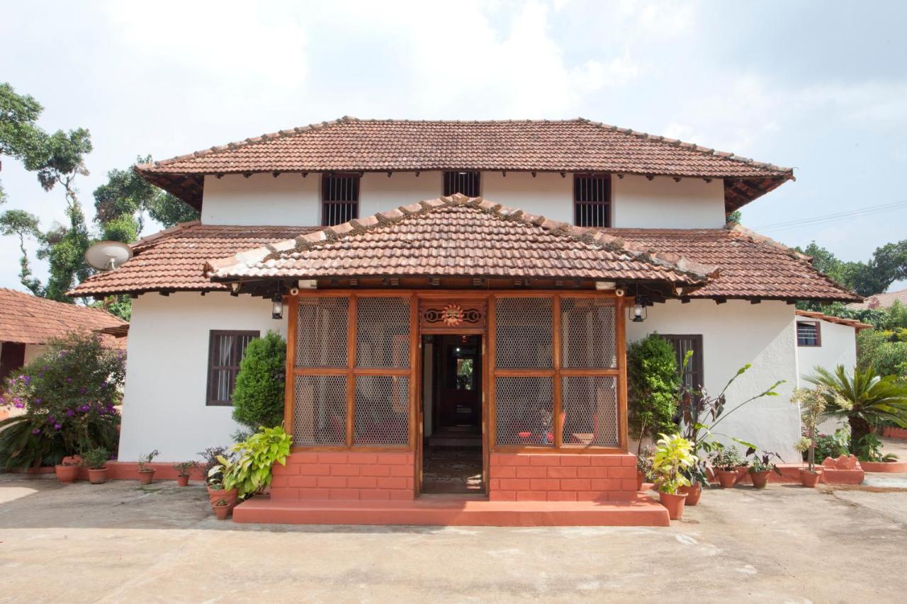 Sardar Bahadur'S Heritage Bungalow Estate Stay Napoklu Dış mekan fotoğraf