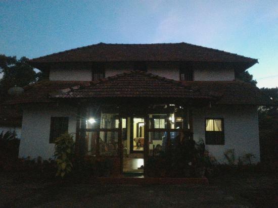 Sardar Bahadur'S Heritage Bungalow Estate Stay Napoklu Dış mekan fotoğraf